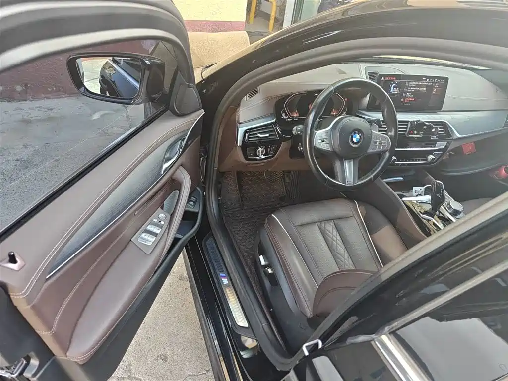 BMW 5 Series 2022 — фото 12