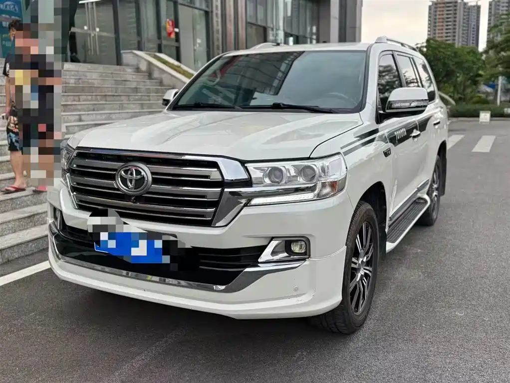 Toyota Land Cruiser 2020 — фото 1