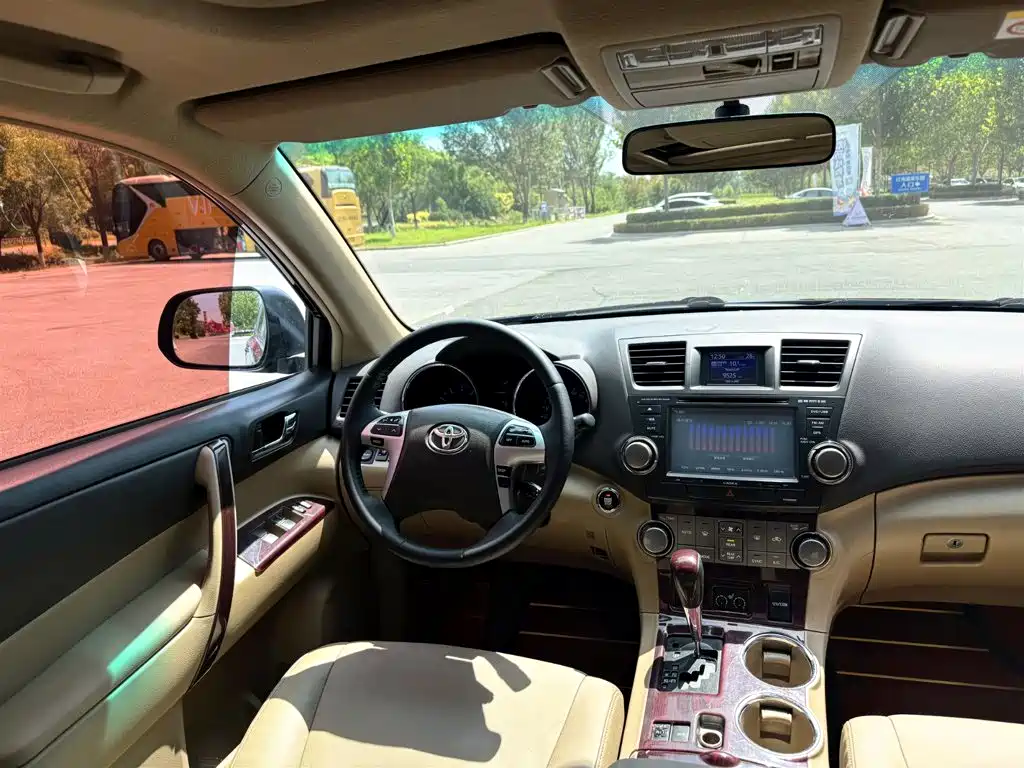 Toyota Highlander 2015 — фото 13