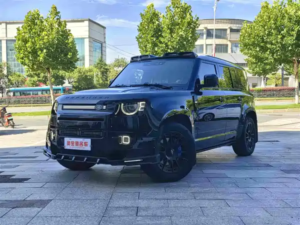 Land Rover Defender 2024