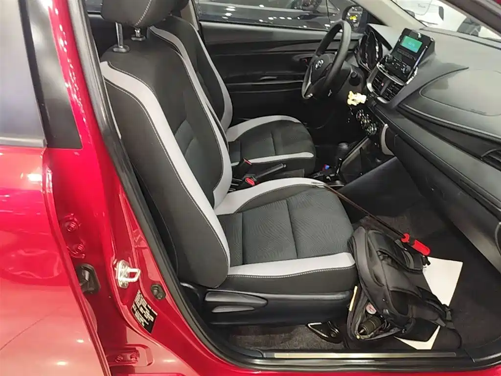 Toyota Yaris L 2022 — фото 25