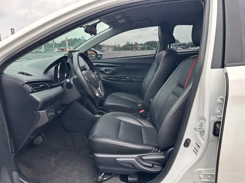 Toyota Yaris L 2022 — фото 4