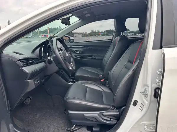 Toyota Yaris L 2022