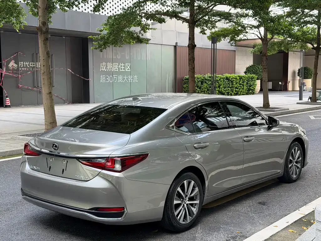 Lexus ES 2020 — фото 14
