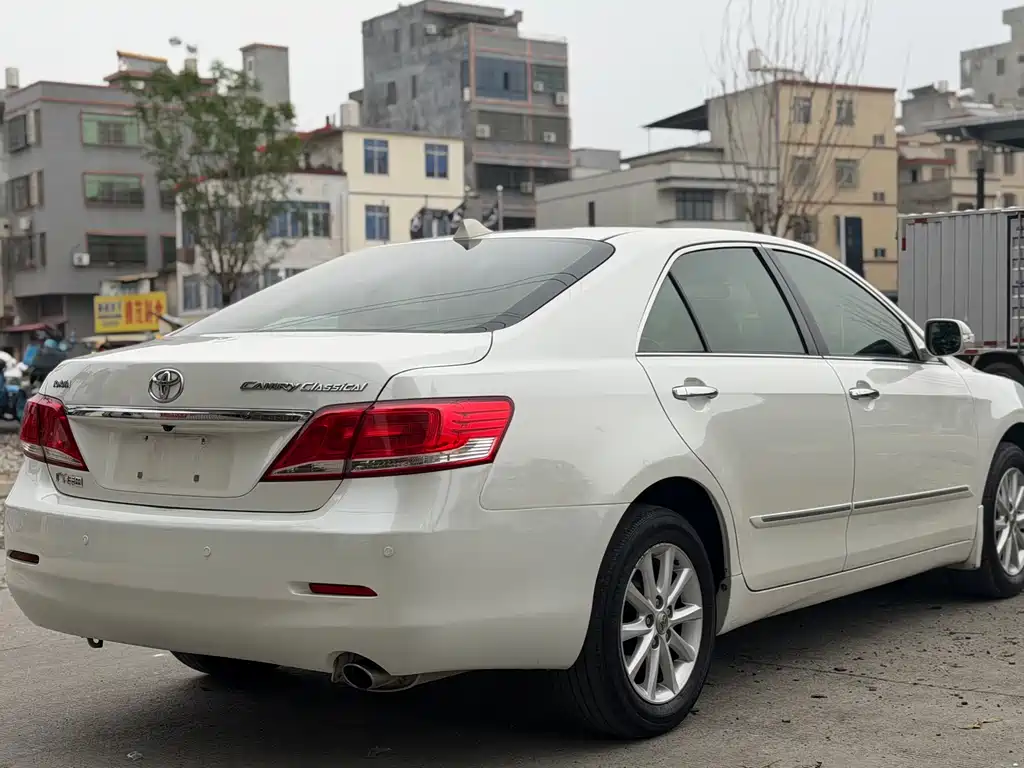 Toyota Camry 2014 — фото 18