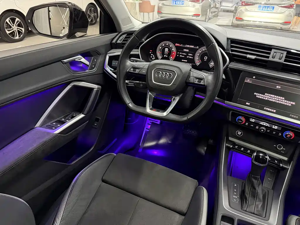 Audi Q3 2023 — фото 11