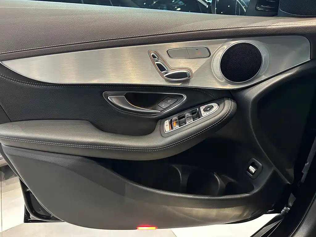 Mercedes-Benz GLC 2019 — фото 16