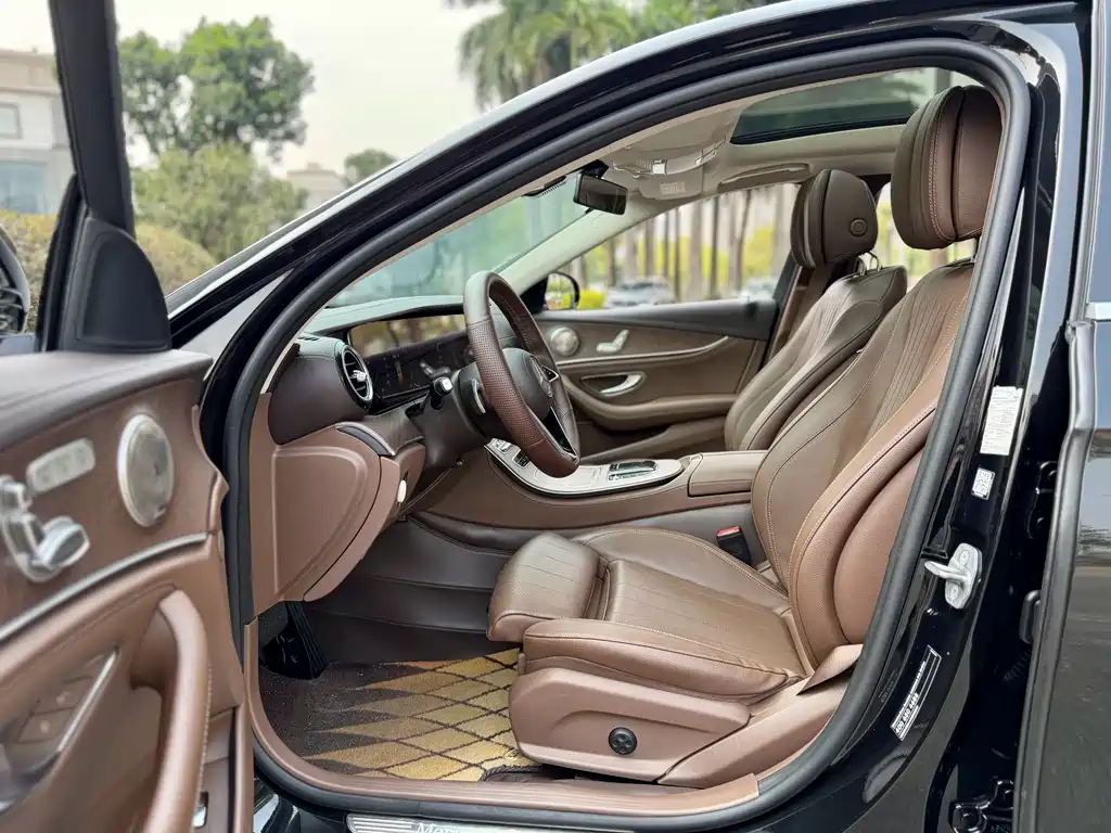 Mercedes-Benz E-Class 2022 — фото 16