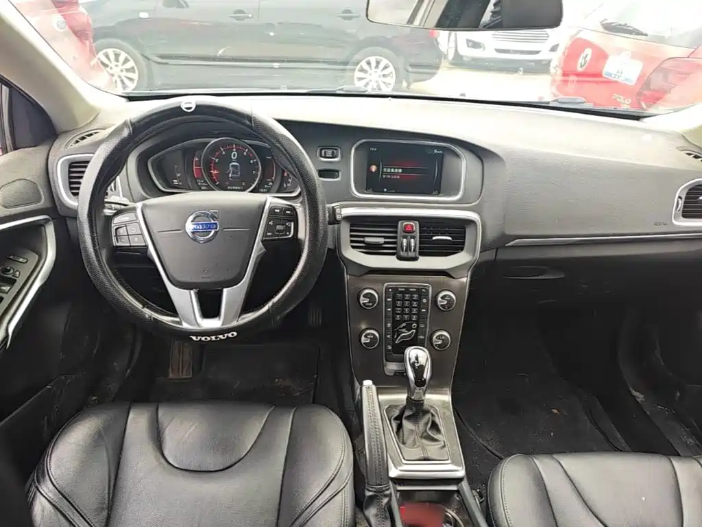 Volvo V40 2015 — фото 10
