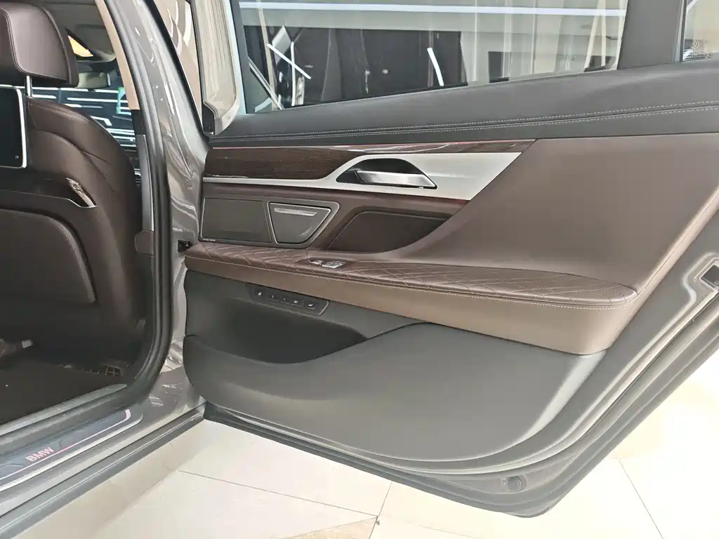 BMW 7 Series 2019 — фото 15