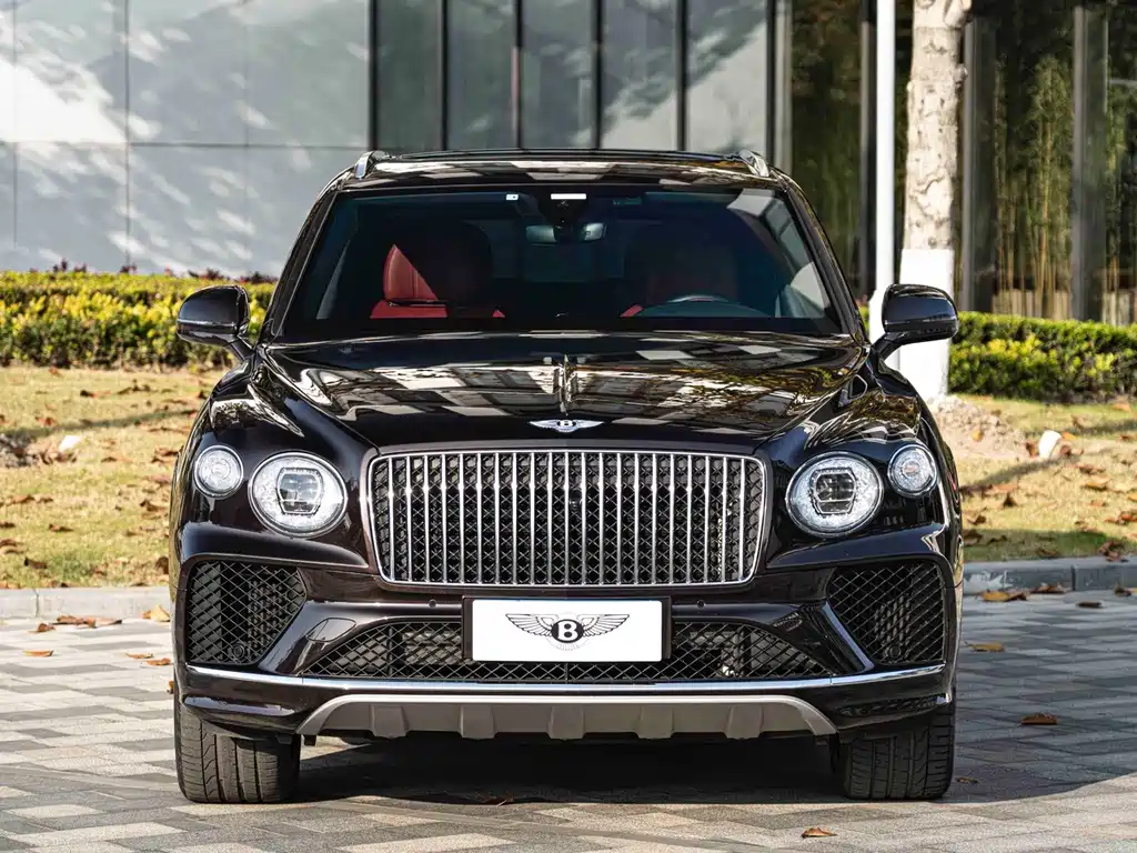 Bentley Bentayga 2023 — фото 2