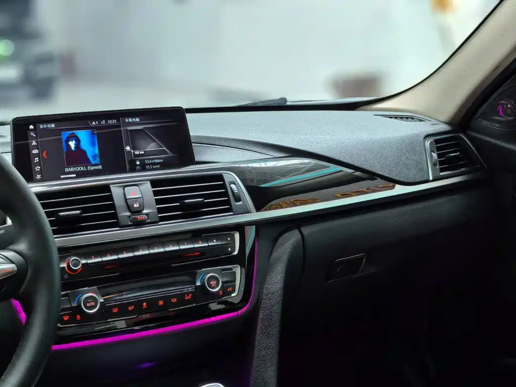 BMW 3 Series 2018 — фото 13