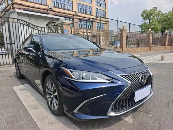 Lexus ES 2021