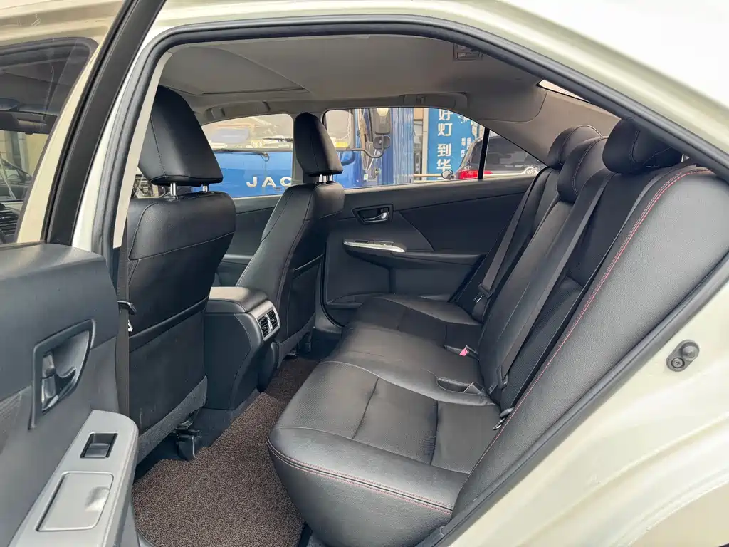 Toyota Camry 2014 — фото 10