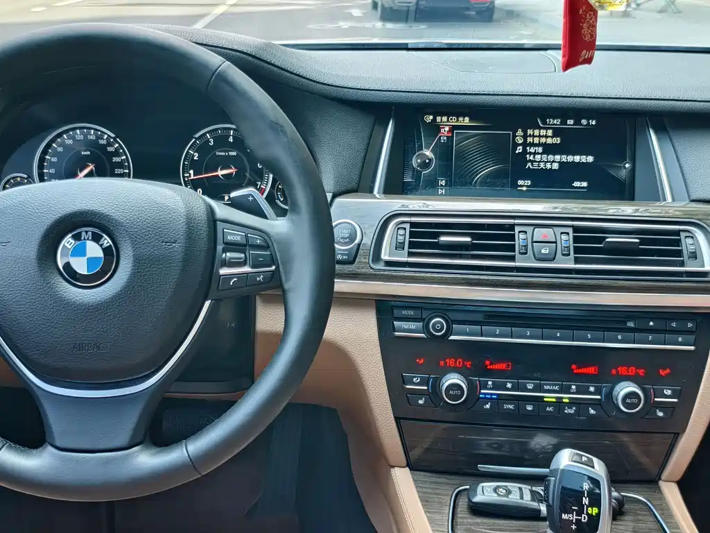 BMW 7 Series 2016 — фото 18