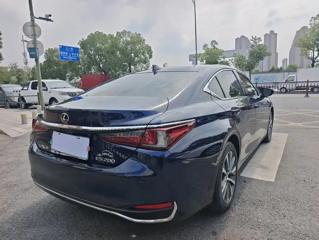 Lexus ES 2021