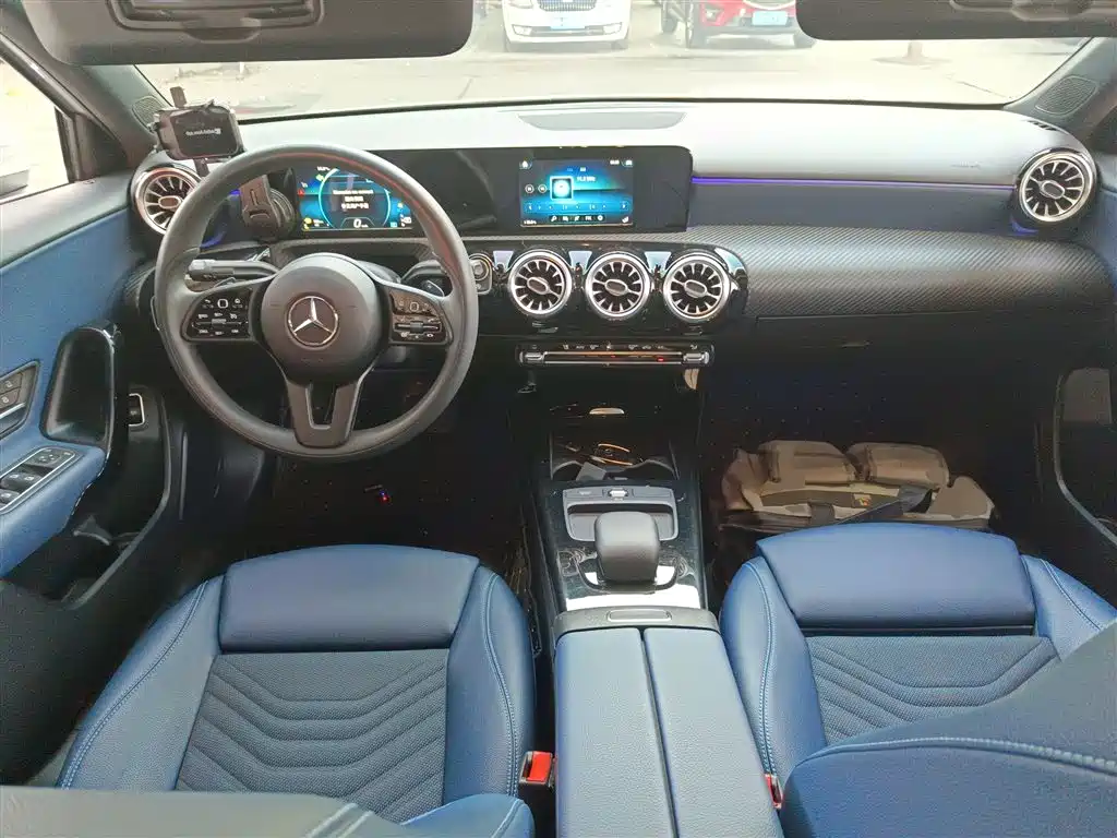 Mercedes-Benz A-Class 2019 — фото 10