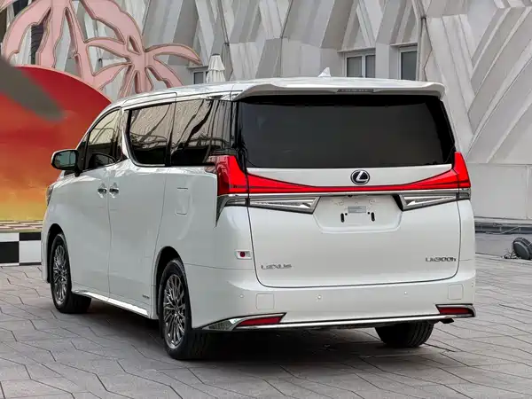 Lexus LM 2022