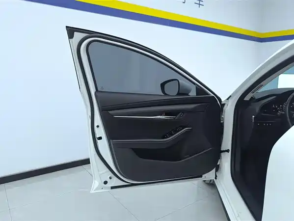 Mazda 3 Axela 2023