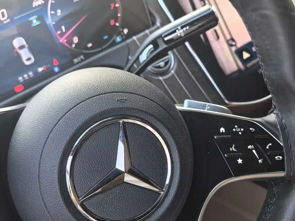 Mercedes-Benz E-Class 2025 — фото 15