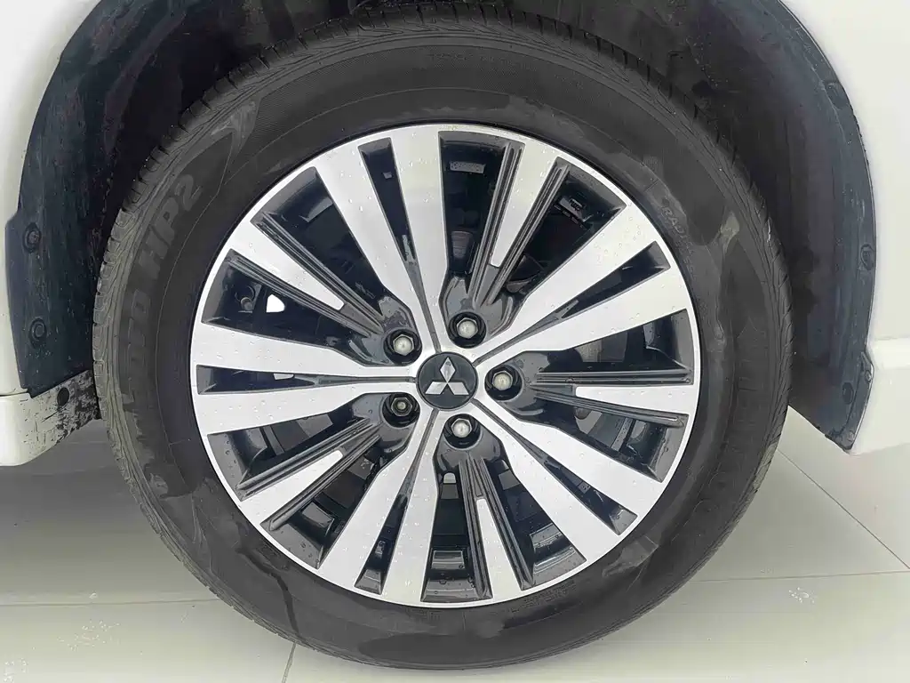 Mitsubishi Outlander 2021 — фото 16
