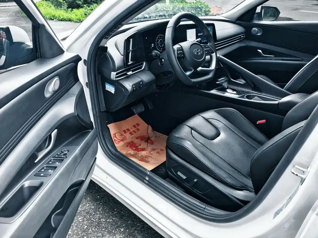 Hyundai Elantra 2022