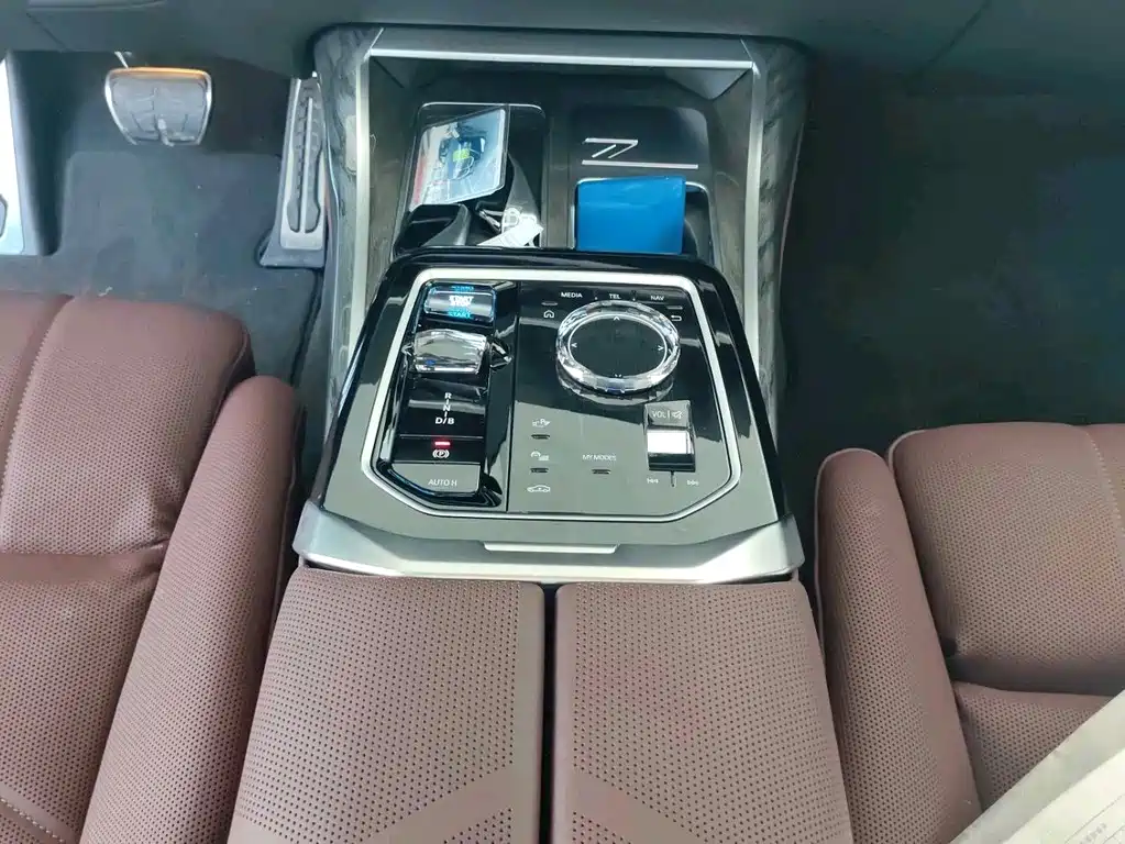 BMW i7 2026 — фото 10