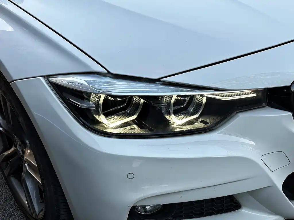 BMW 3 Series 2019 — фото 26