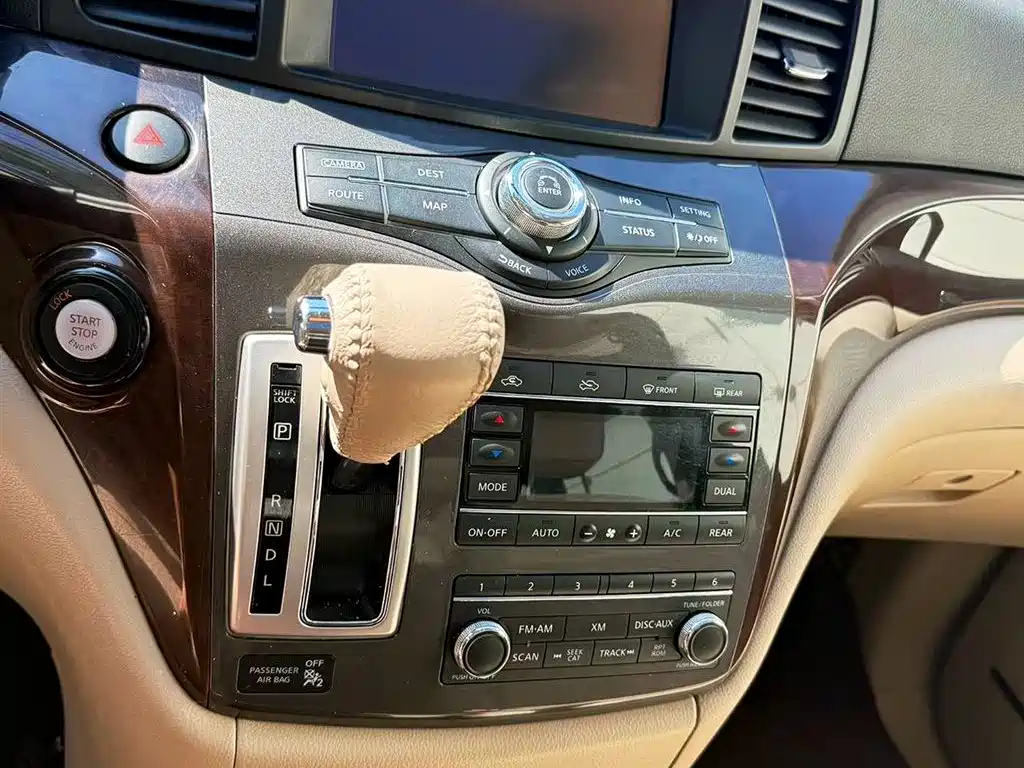 Nissan Quest 2012