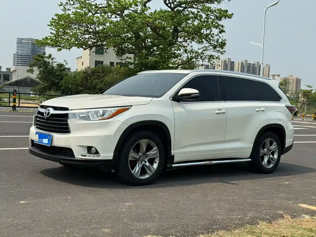 Toyota Highlander 2017 — фото 1