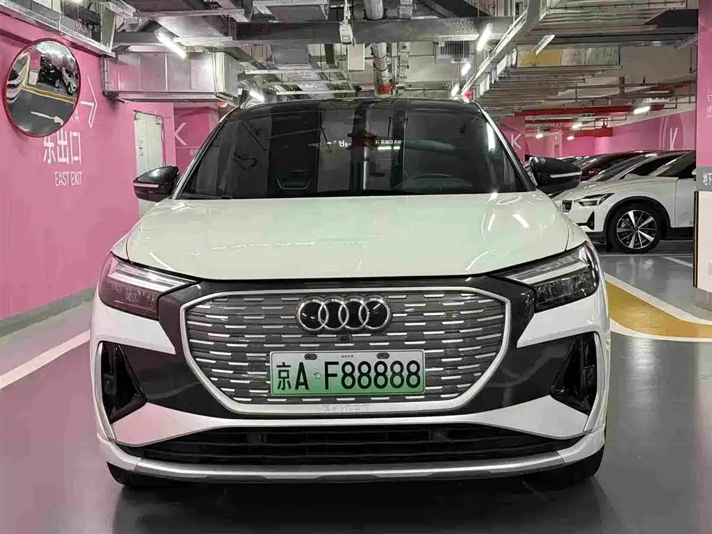 Audi Q4 E-Tron 2023 — фото 2