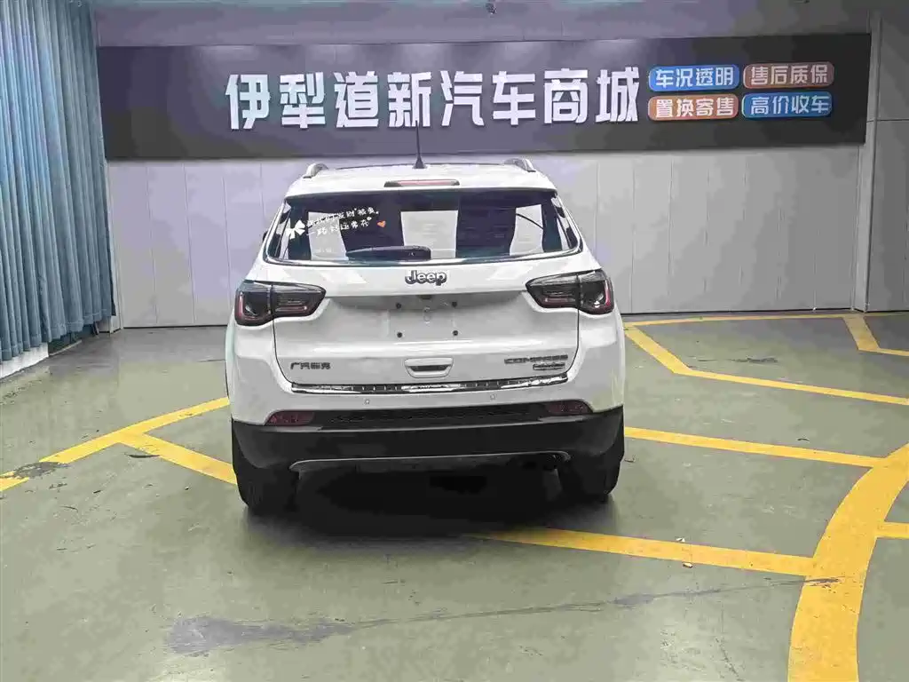 Jeep Compass 2018 — фото 8