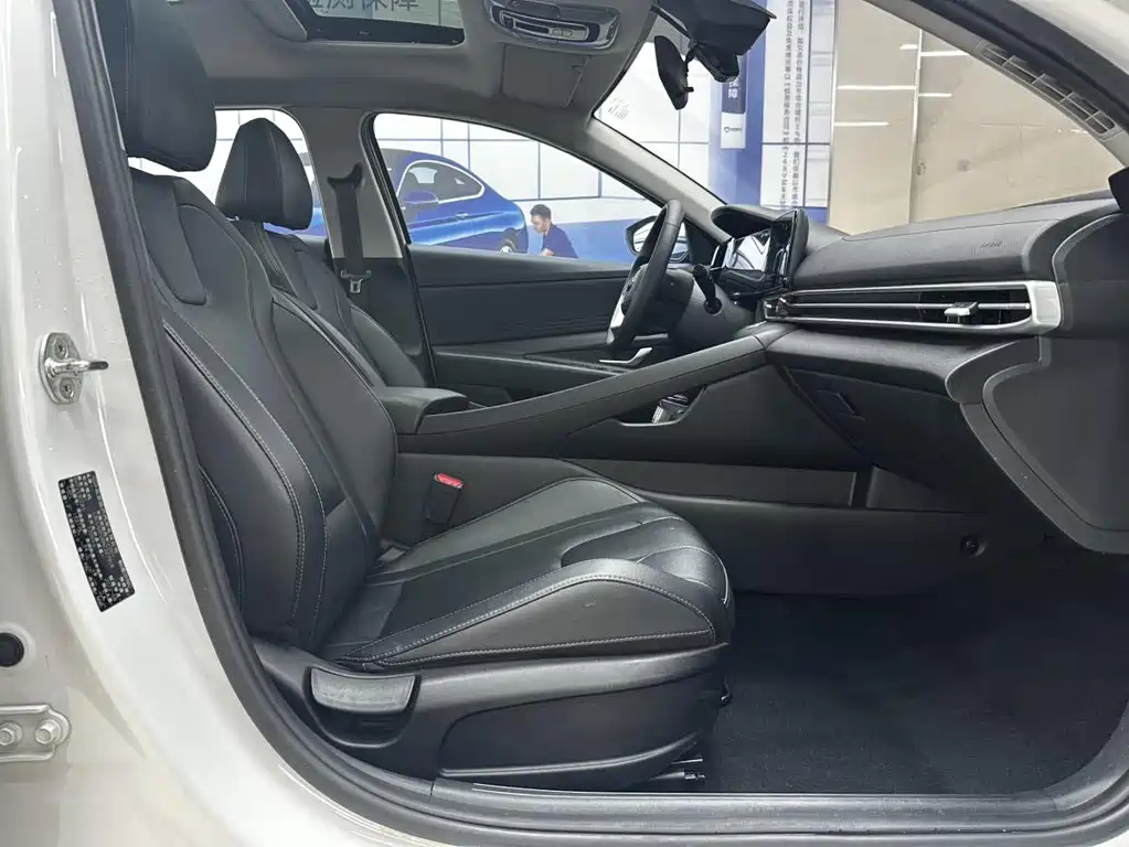 Hyundai Elantra 2022 — фото 10