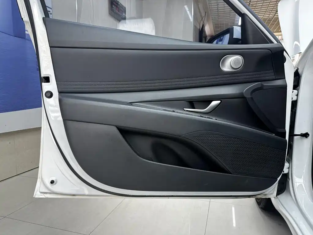 Hyundai Elantra 2022 — фото 23