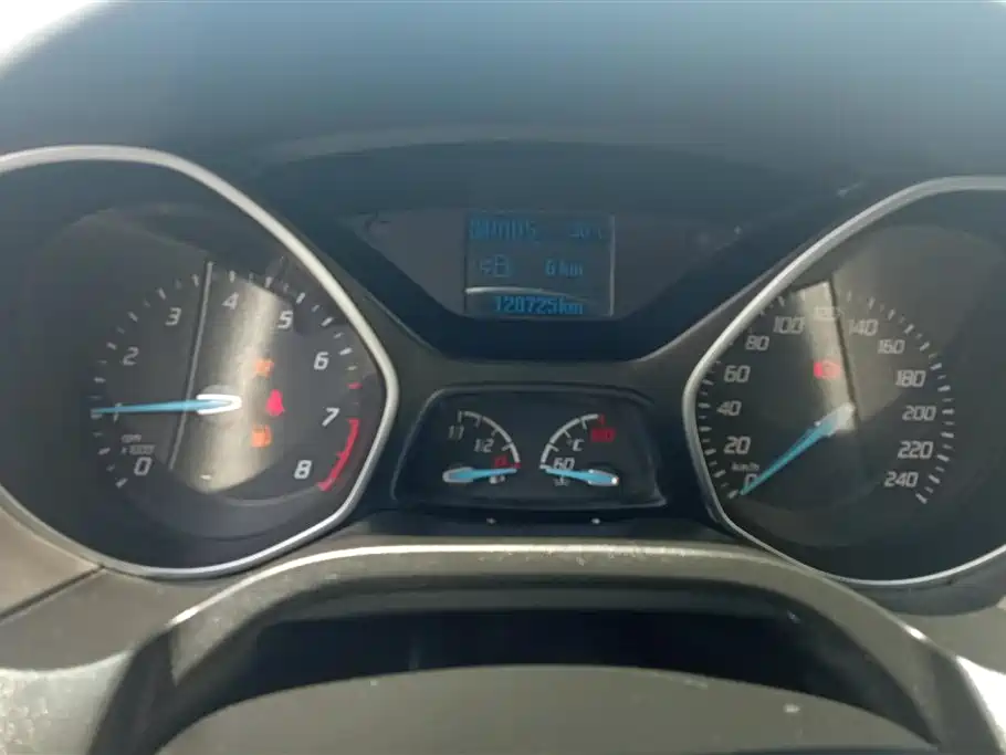 Ford Focus 2013 — фото 14