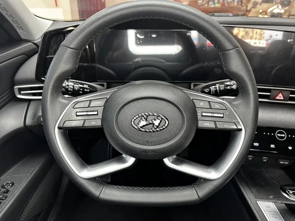 Hyundai Elantra 2022 — фото 15