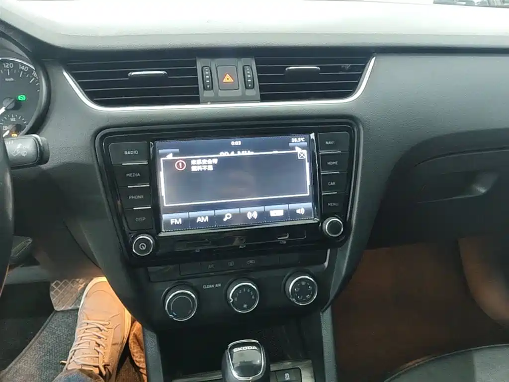 Skoda Octavia 2017 — фото 13