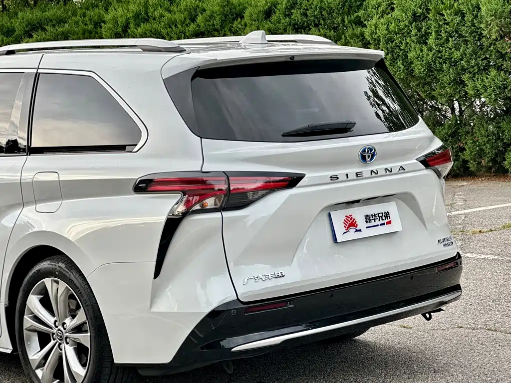Toyota Sienna 2023 — фото 11