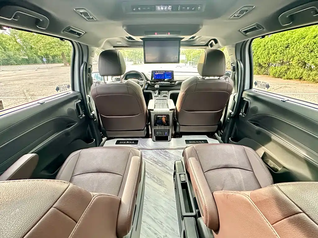 Toyota Sienna 2023 — фото 49