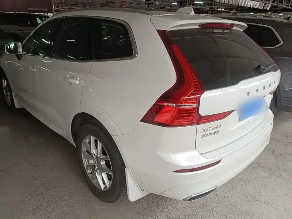 Volvo XC60 2019 — фото 23