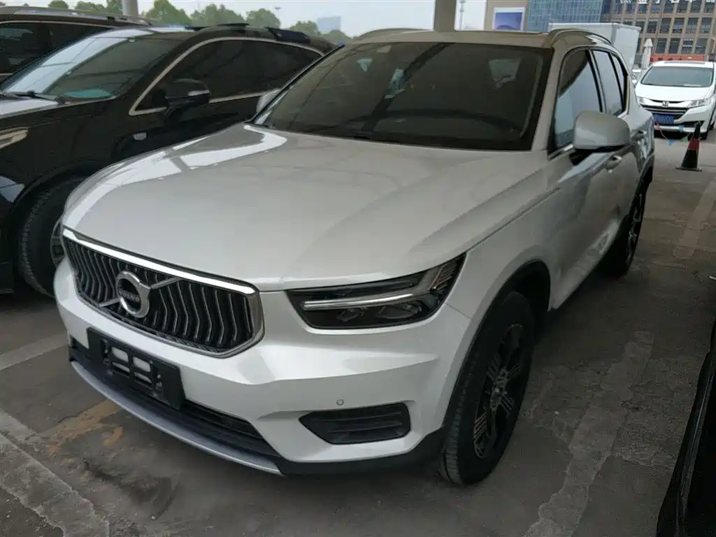 Volvo XC40 2019 — фото 2