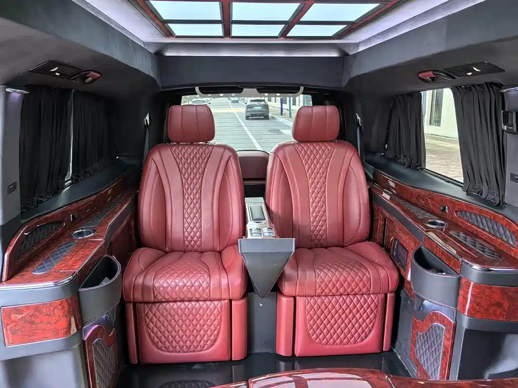 Mercedes-Benz V-Class 2019 — фото 13