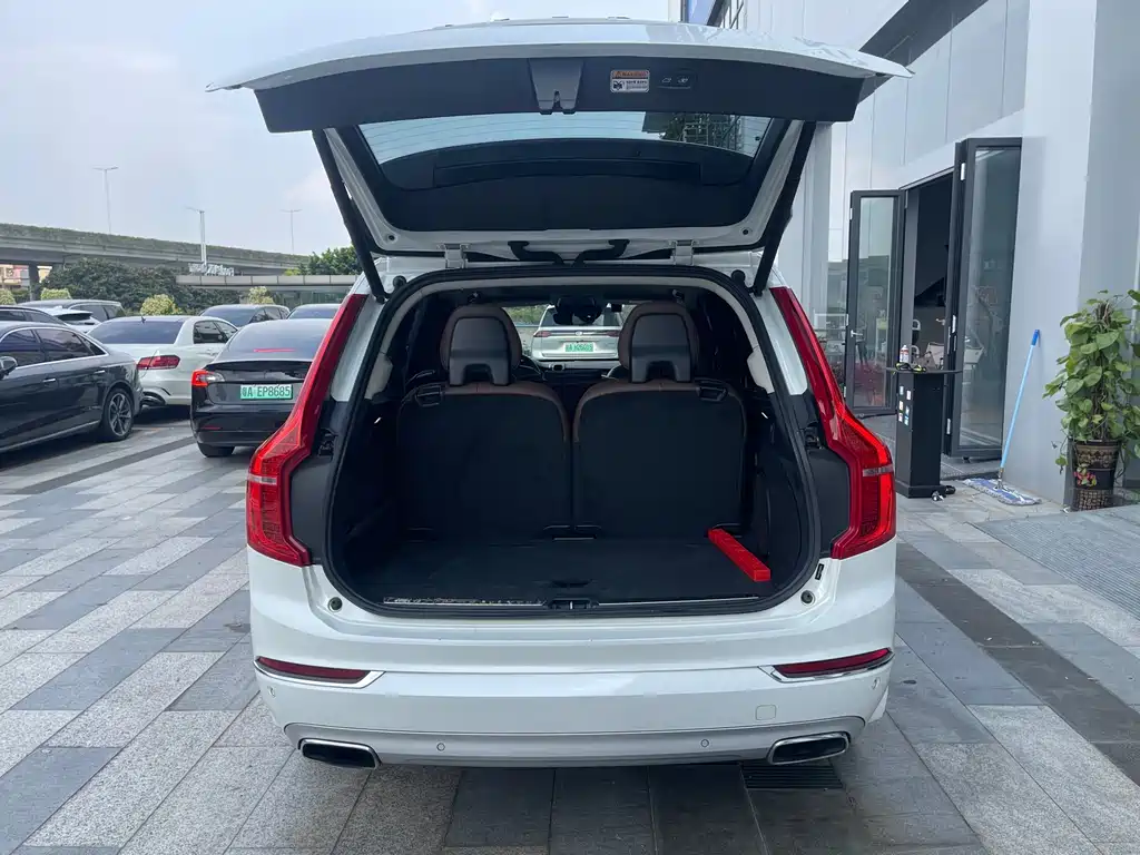 Volvo XC90 2018 — фото 8