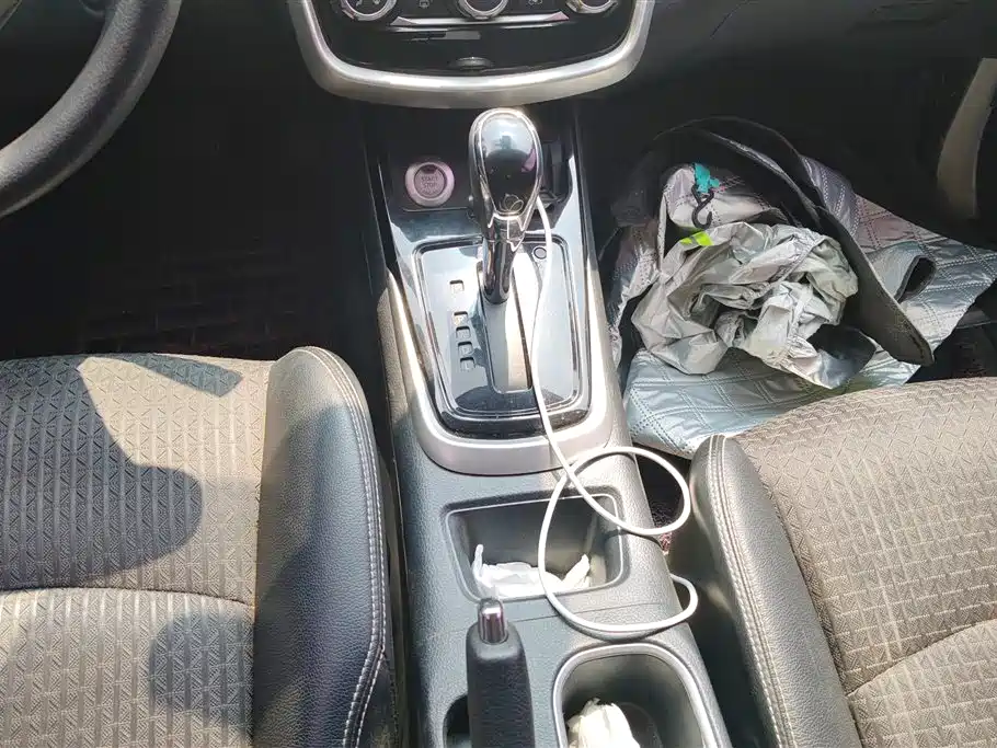 Nissan Tiida 2017 — фото 16