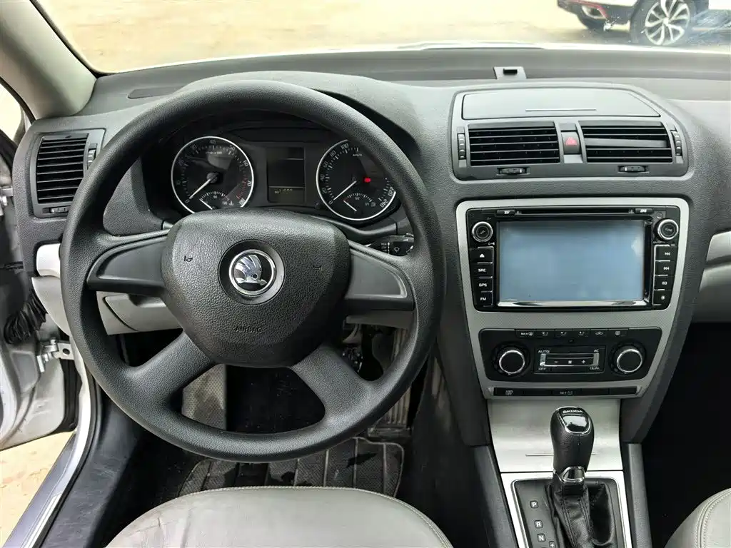 Skoda Octavia 2014 — фото 15