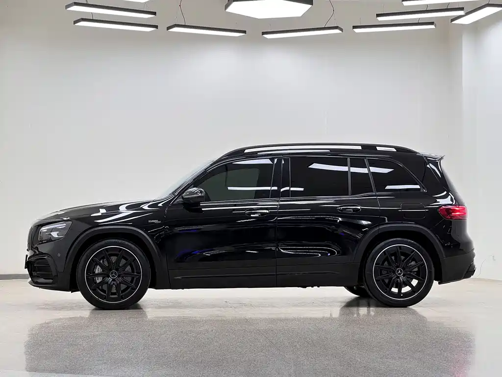 Mercedes-Benz GLB AMG 2025