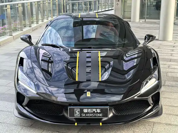 Ferrari F8 2022