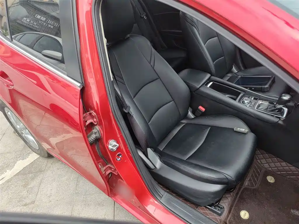 Mazda 3 Axela 2018 — фото 25