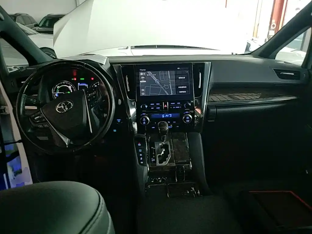 Toyota Alphard 2021 — фото 10