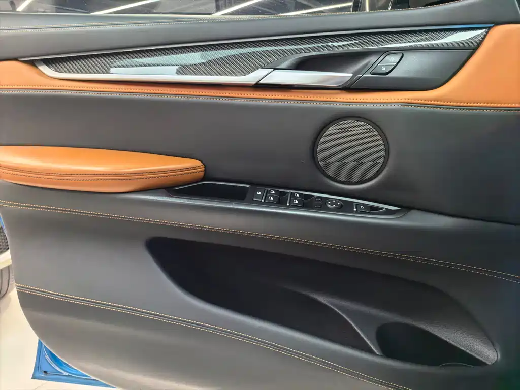 BMW X6 M 2016 — фото 11